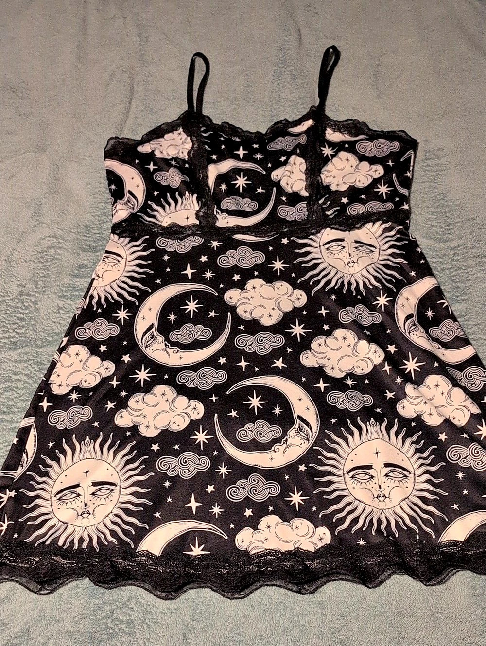 SHEIN Sun Moon and Star Print Lace Trim Cami Dress Black & White